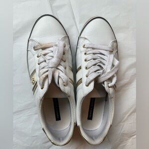 Tommy Hilfiger Women's White and Gold Sneakers